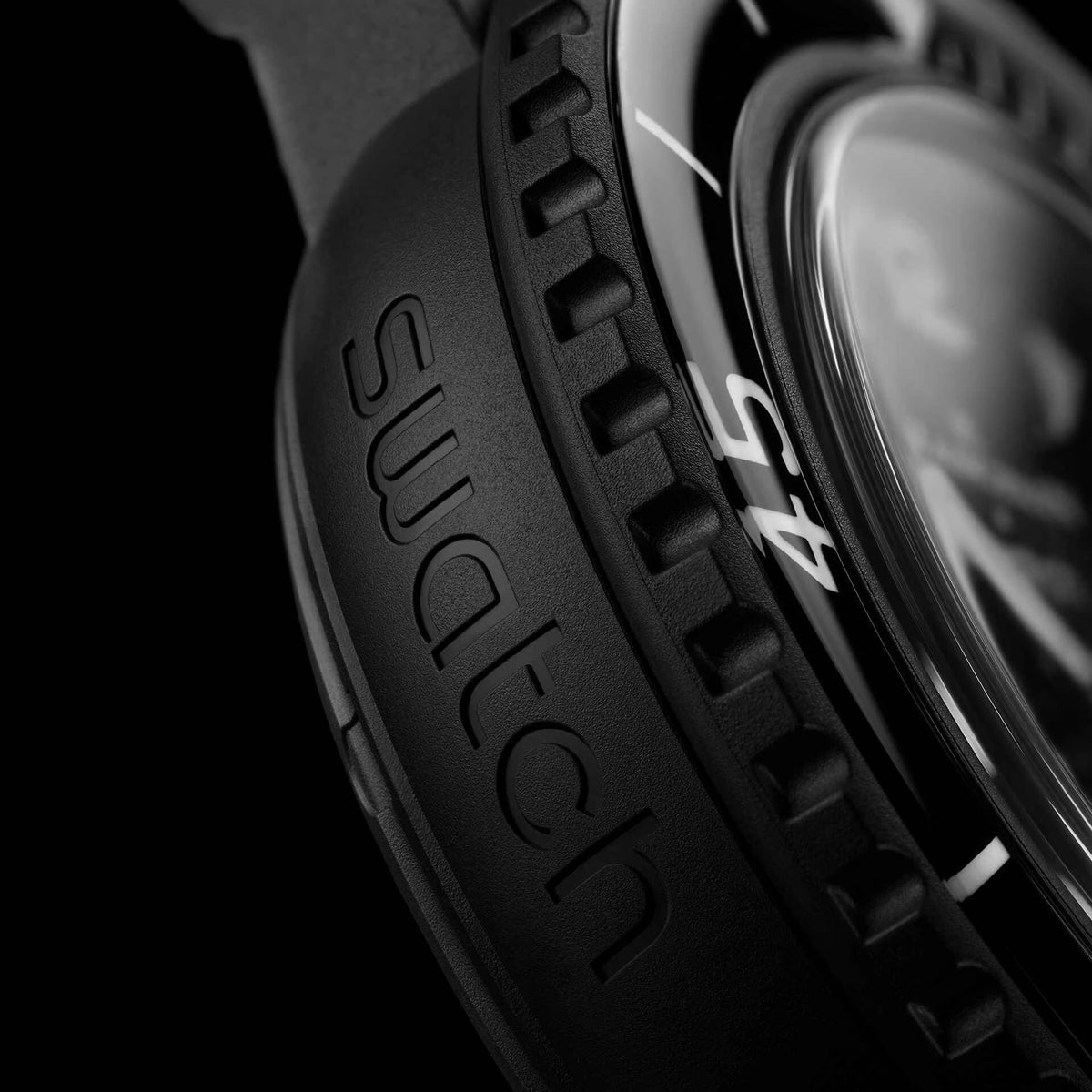 Salam Luxury SO35B400 side case engraving detail showcasing craftsmanship.