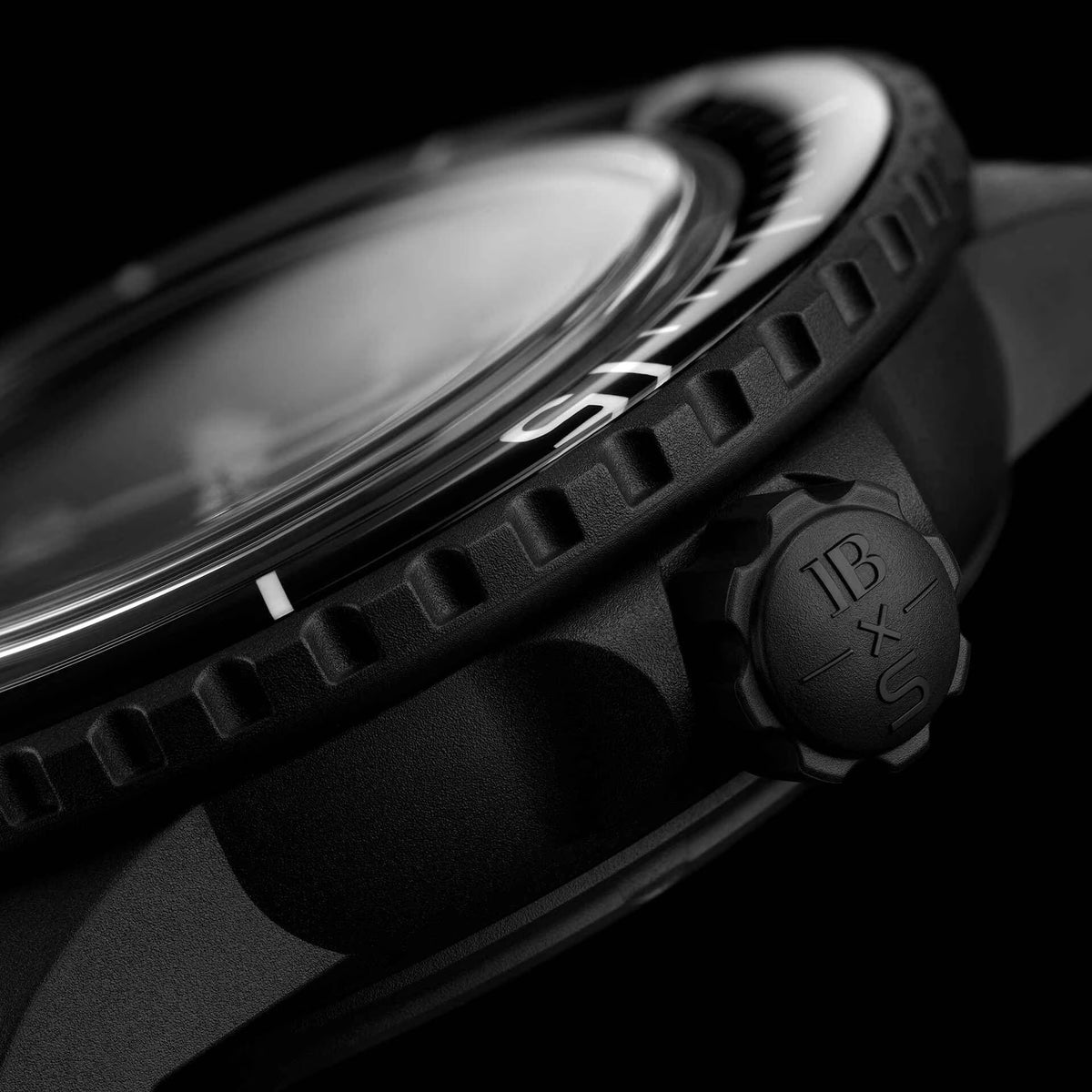 Salam Luxury SO35B400 side profile showing the textured crown and black case.