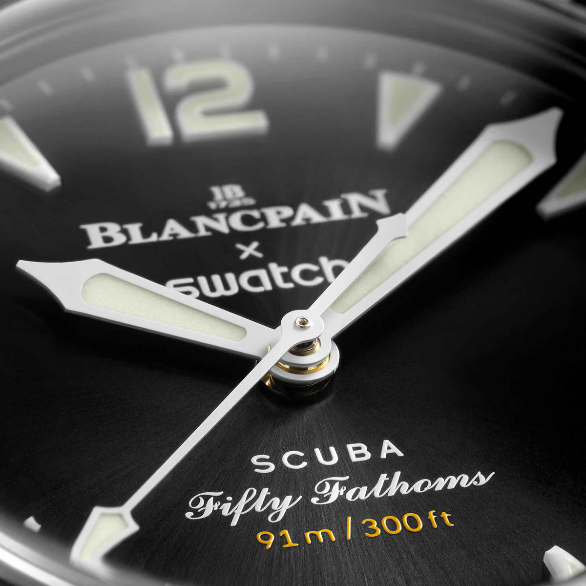 Salam Luxury SO35B400 close-up of the black dial, hands, and bezel markings.